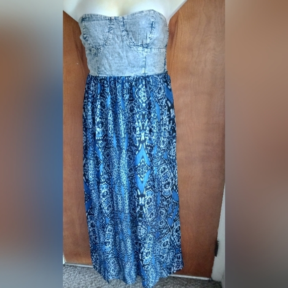 Halter dress - Picture 9 of 12